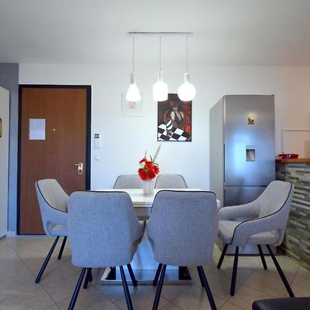 Apartment Lucy Малинска Екстериор снимка