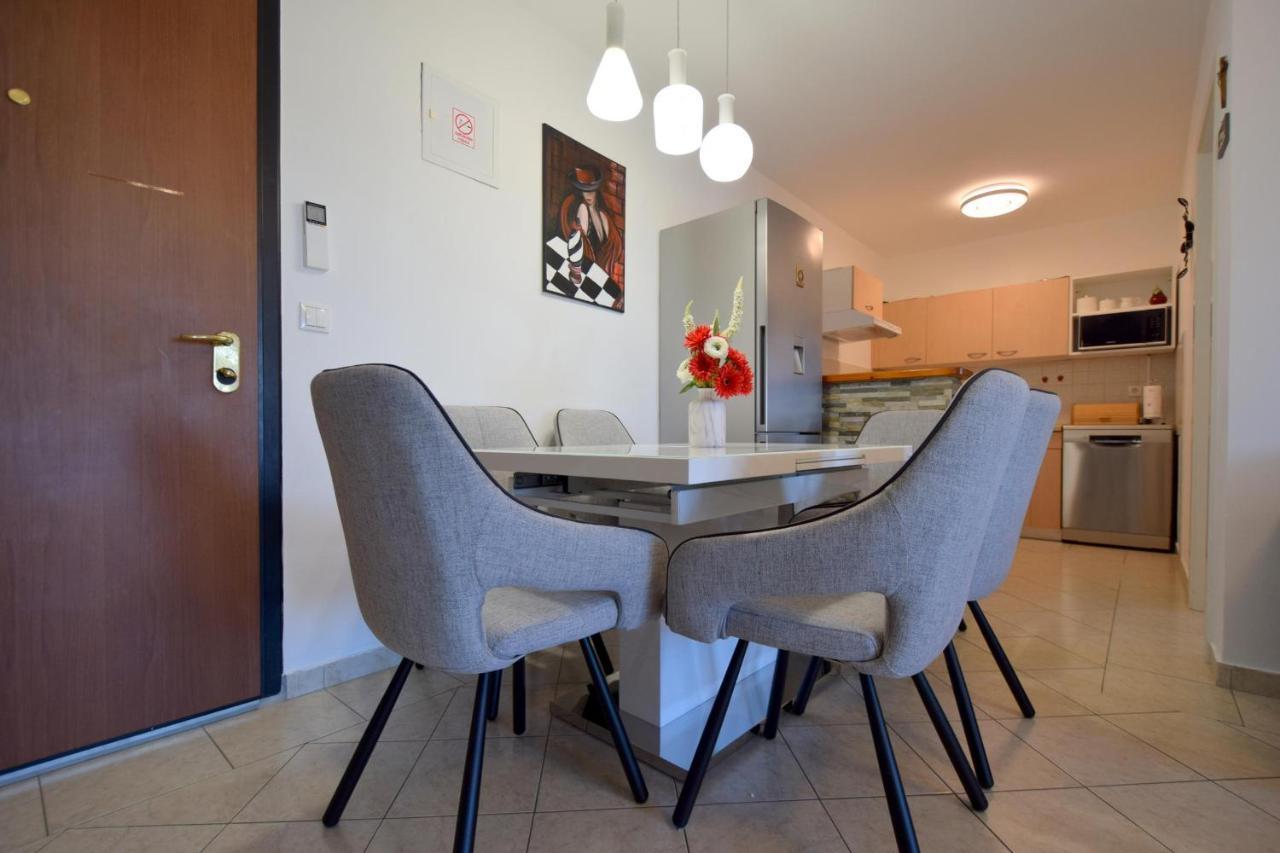 Apartment Lucy Малинска Екстериор снимка