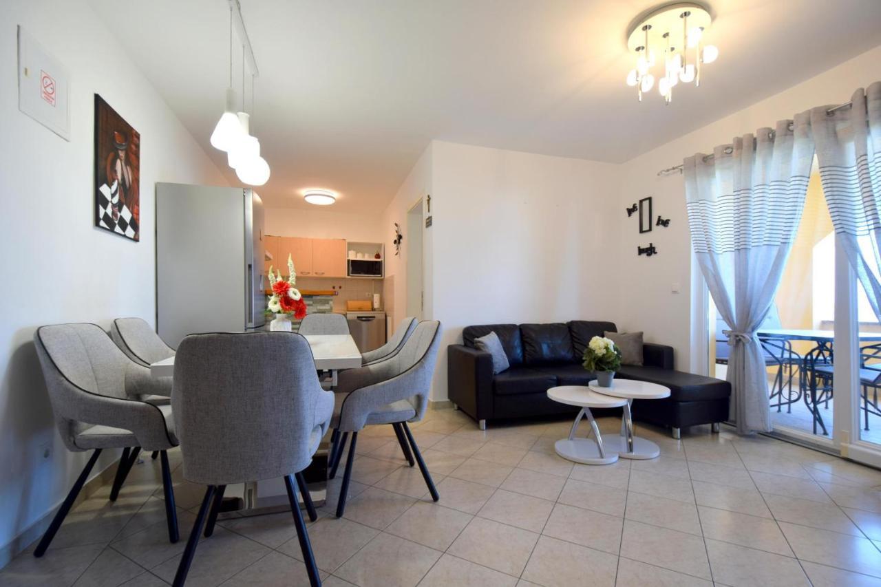 Apartment Lucy Малинска Екстериор снимка