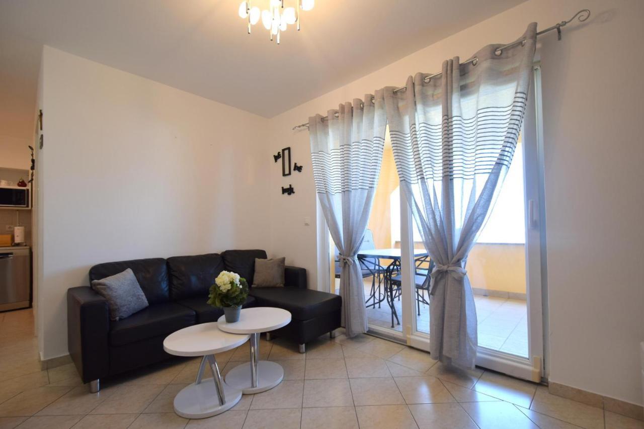 Apartment Lucy Малинска Екстериор снимка