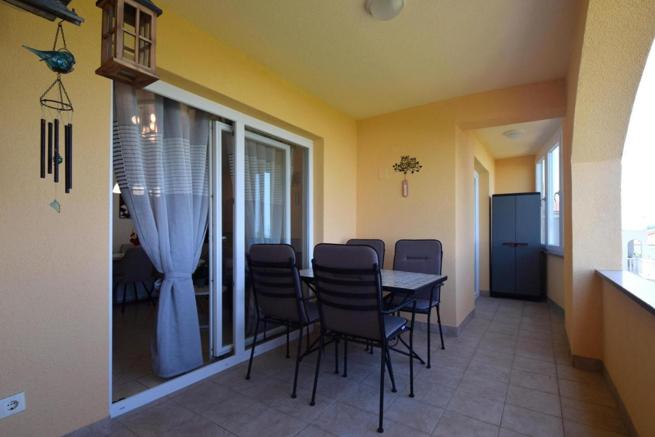 Apartment Lucy Малинска Екстериор снимка