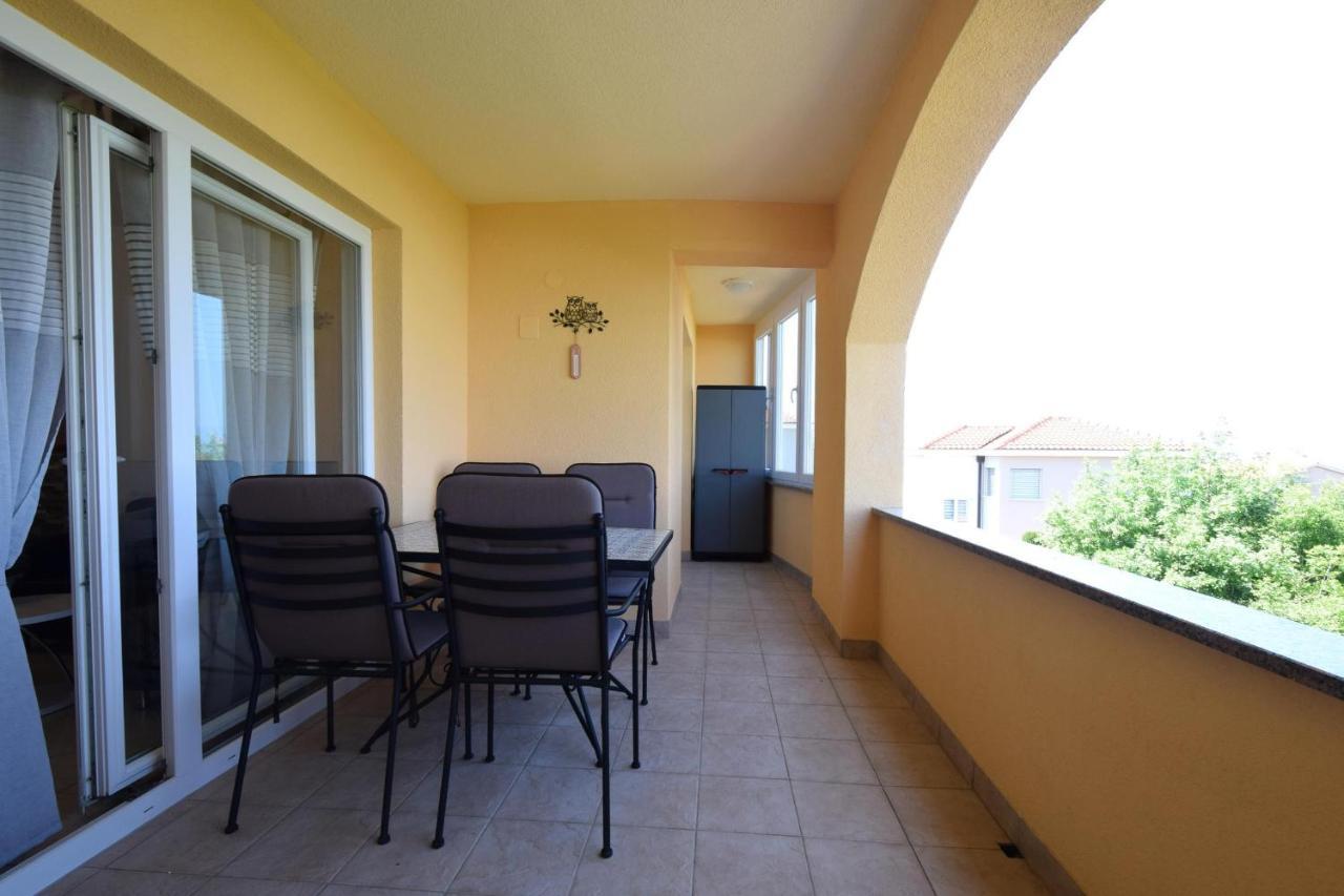 Apartment Lucy Малинска Екстериор снимка